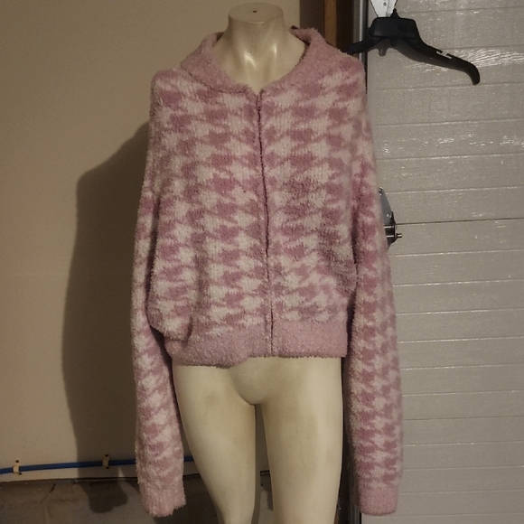 SKIMS Pink and White Pajama Set - Picture 3 of 5